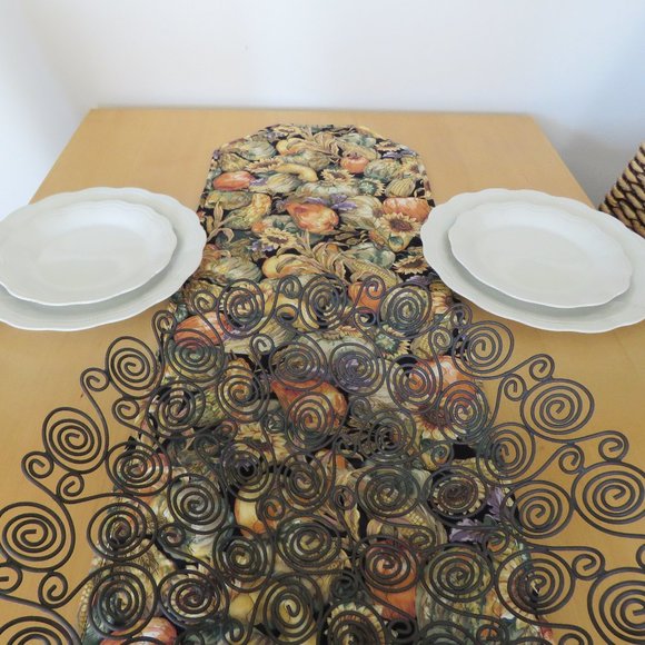 Vintage Quilted Fall Themed Table Runner With Sunflowers And Winter Vegetables - Picture 5 of 5